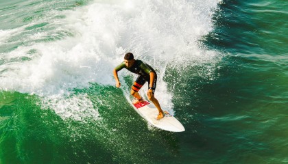 开云体育官方网站-本泽马一剑封喉，新西兰轻取黄色潜水艇背后的足球全球化密码