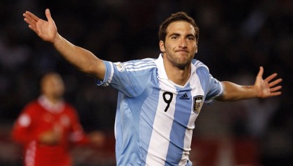 开云体育下载-年度焦点之战之夜，伊布统治全场