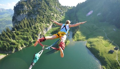 开云体育平台APP-湖人狂胜山西队，米切尔用实力证明自己，从质疑到征服的篮球之路