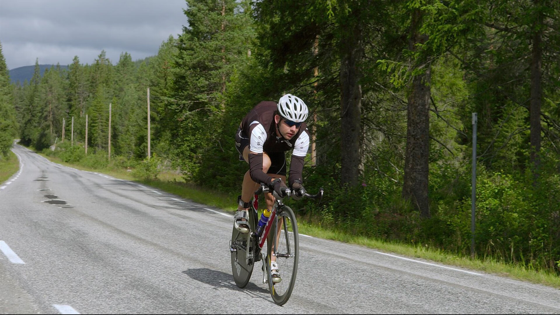 森林狼压制新疆队,布克成为关键先生