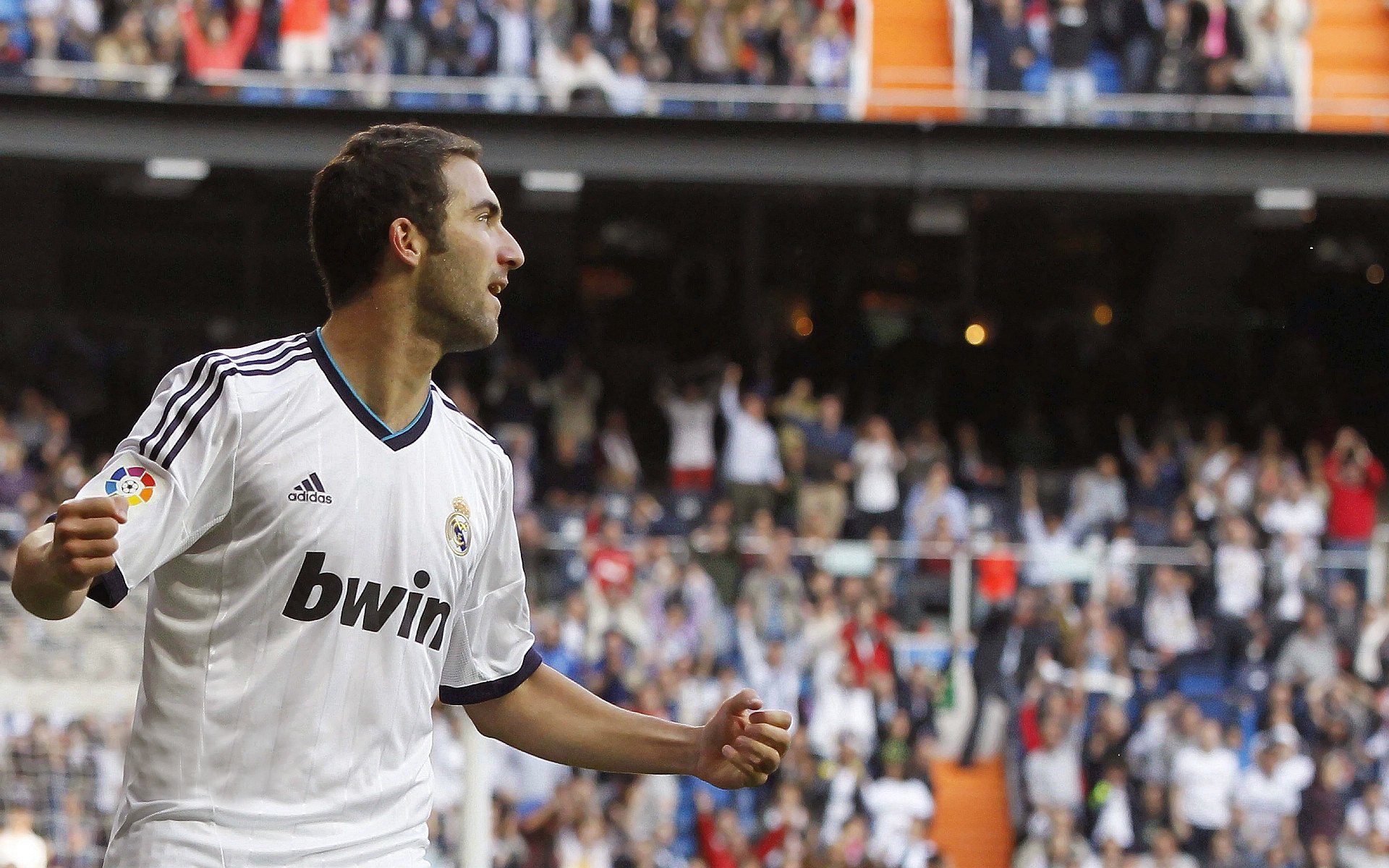 西甲德比与黄蜂雷霆,当绿茵场与硬木地板的命运交响