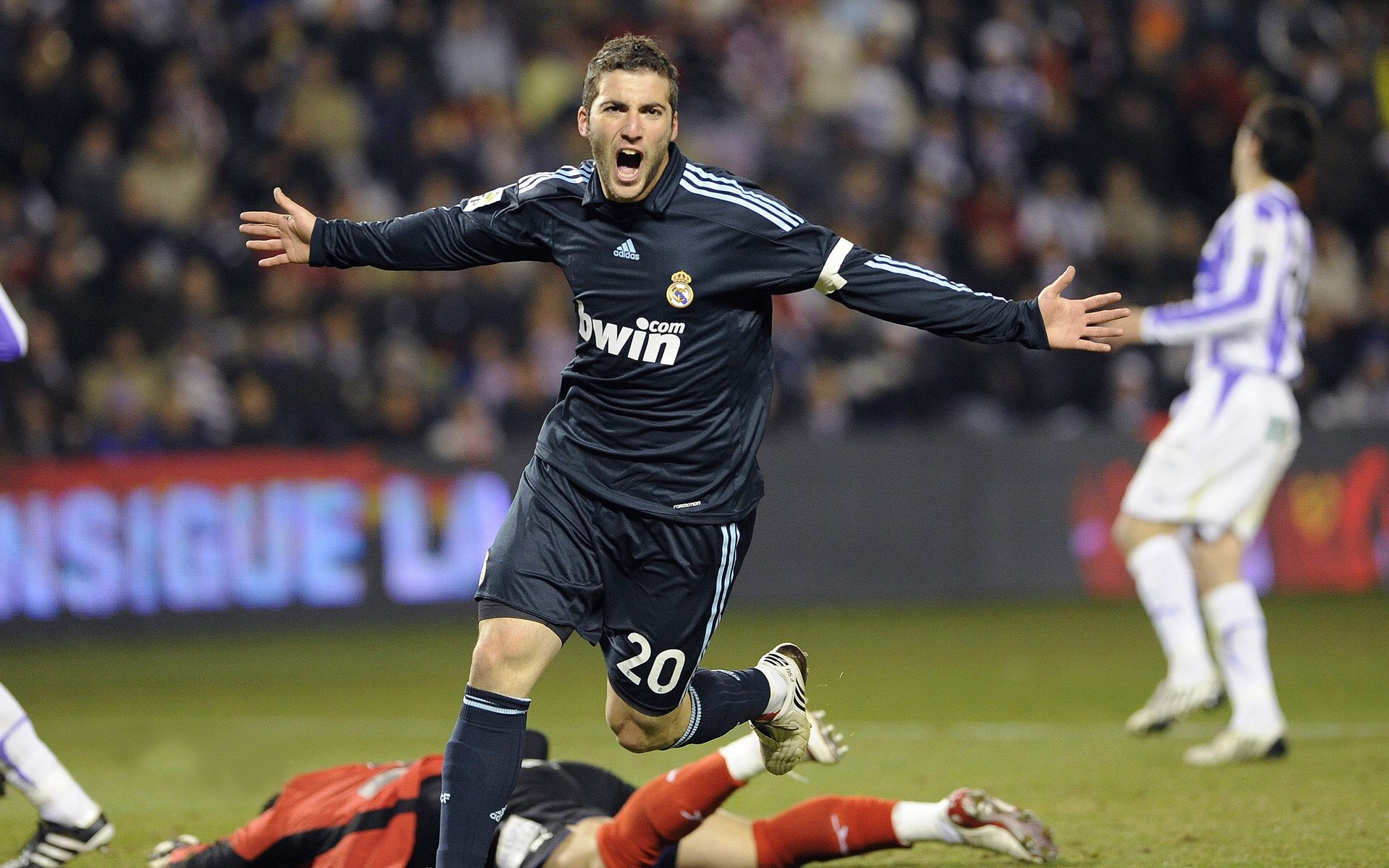 哥斯达黎加强势拿下洪都拉斯,拉亚在东决关键战接管比赛