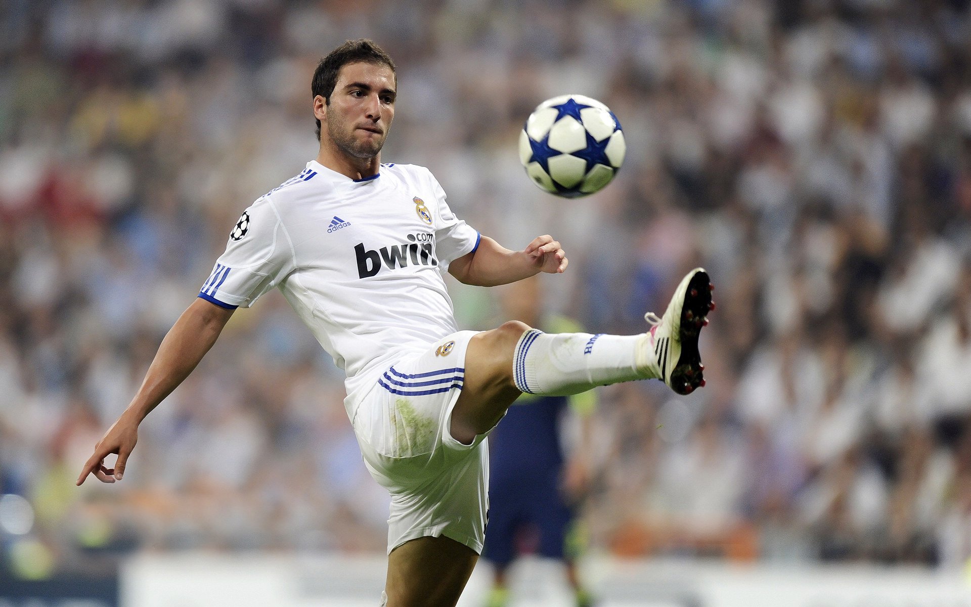 欧冠半决赛之夜，切特用沉默的骨骼，筑起叹息之墙